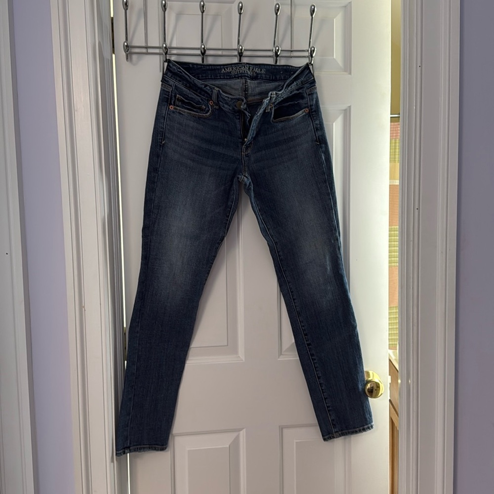 American eagle women’s jeans. Size 8 skinny stretch